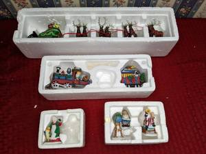 lot 237 image: Vintage Department 56 Heritage Village Collection, Set of (4)