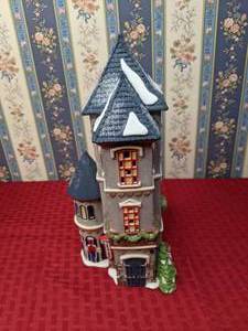 lot 214 image: Vintage Department 56 North Pole Series Tin Soldier Shop