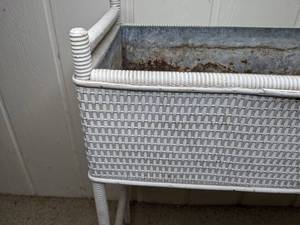 lot 330 image: Vintage White Wicker Look PlanterContainer