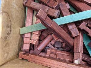 lot 333 image: Vintage Lincoln Log Set