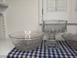 lot 326 image: Vintage Glass Serving Dishes - 9 Piece Collection
