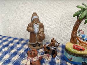 lot 311 image: Collection of Vintage Holiday Tabletop Decorations