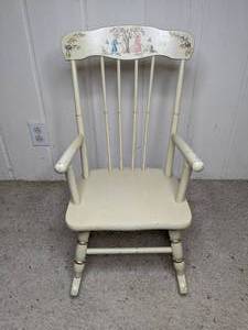 lot 306 image: Vintage Hedstrom Childs Musical Rocking Chair