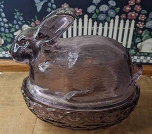 lot 393 image: Purple Glass Bunny In A Basket Covered Dish
