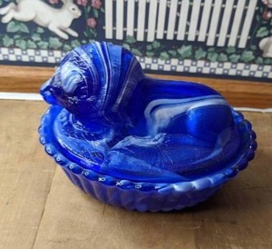 lot 395 image: Westmoreland Cobalt Blue & White Marble Slag Glass Lion Covered Dish