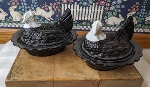 lot 399 image: Set of 2 Vintage Mosser Glass Hen On A Nest Covered Dishes