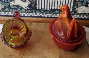lot 340 image: Vintage Amberina Hen on Nest Candy Dish