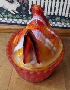 lot 341 image: Slag Glass Rooster on Nest