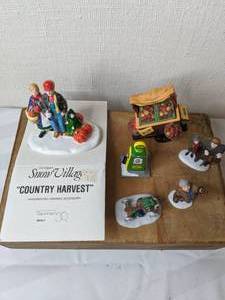 lot 371 image: Department 56 The Original Snow Village Country Harvest Accessories
