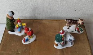 lot 274 image: Department 56 The Original Snow Village Feeding the Birds & Christmas at the Farm Accessories