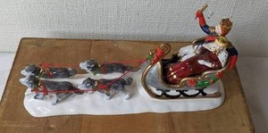 lot 277 image: Department 56 The Original Snow Village Snow Carnival King and Queen