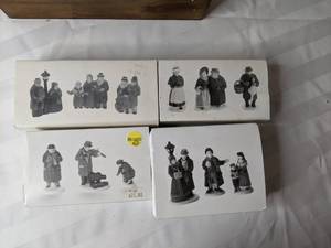 lot 279 image: Heritage Village Collection Accessories Carolers, Street Musicians, Fezziwegs and Friends, & Town Square Carolers