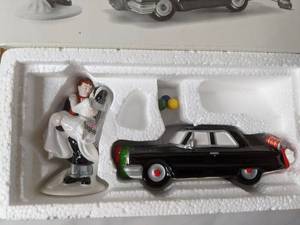 lot 284 image: Vintage Heritage Village Collection Just Married