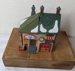 lot 260 image: Heritage Village Collection North Pole Series Orlys Bell and Harness Supply
