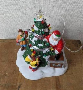 lot 261 image: Department 56 Snow Village Santa Comes To Town