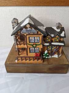 lot 264 image: Department 56 The Original Snow Village Smokey Mountain Retreat