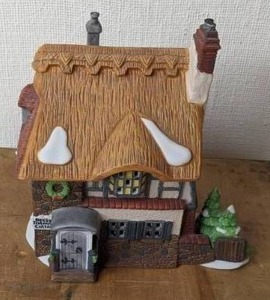 lot 249 image: Vintage Department 56 Dickens Village Series, David Copperfield, Betsy Trotwoods Cottage