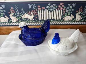 lot 349 image: Two Vintage White Milk and Blue Glass Hen on Nest