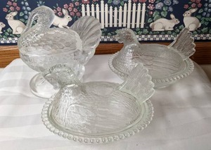 lot 392 image: Lot of 3 Vintage Clear Glass Hen & Turkey On A Nest Dishes