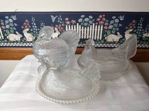 lot 515 image: Three Vintage Colorless Victorian Glass Hen on Nests