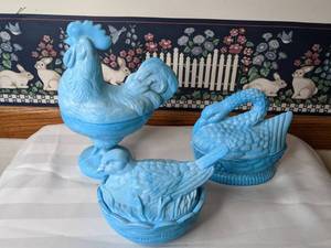 lot 525 image: Three Vintage Blue Slag Milk Glass Covered Bowls Hen, Swan, & Rooster