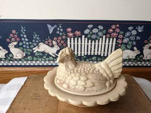 lot 343 image: Vintage Aero Agate Hen on Nest