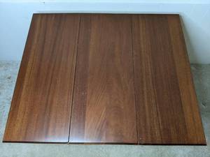 lot 695 image: Beautiful Table with Extendable Ends