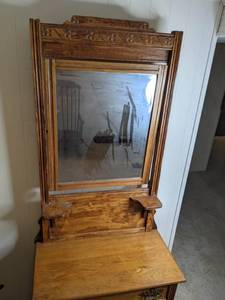 lot 692 image: Beautiful Dresser with Mirror