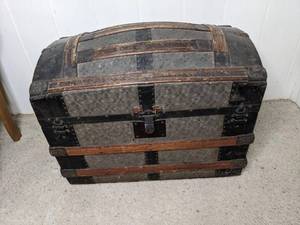 lot 8 image: Antique Authentic Swedish Dome Top Trunk