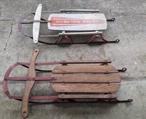 lot 545 image: Set of (2) Vintage Wooden Sleds Hiawatha Racer