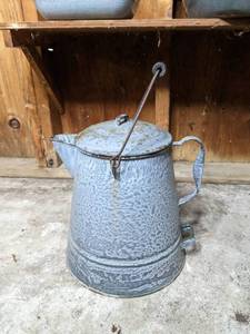 lot 681 image: Three Piece Set of Graniteware