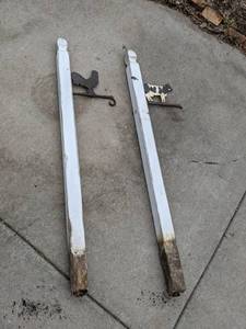 lot 533 image: Set of (2) Decorative Fenceposts with Cow & Rooster Decor
