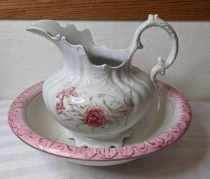 lot 637 image: Vintage Wash Basin and Klondyke Floral Pitcher