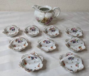 lot 638 image: Vintage Floral Teapot and Set of 9 Small Ceramic Hand-painted Japanese Baskets