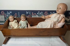 lot 640 image: Vintage Wooden Doll Cradle and 3 Vintage Baby Dolls