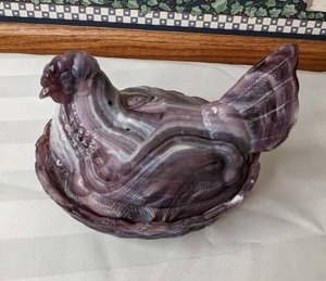 lot 448 image: Vintage Slag Glass Hen on a Nest