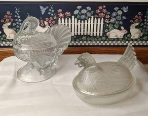 lot 453 image: Vintage Clear Glass Hen on a Nest and Turkey Dishes