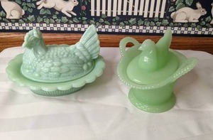 lot 455 image: Vintage Pair of Jade Green Hen on a Nest Dishes