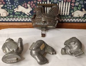 lot 623 image: Four Vintage Hinged Pewter Candy Molds (Turkey, Chickens)