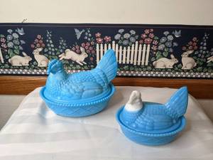 lot 438 image: Two Vintage Blue Milk Hen on Nests