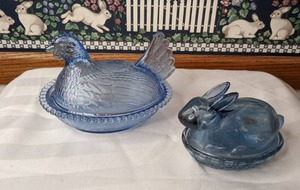 lot 443 image: Vintage Light Blue Glass Hen on a Nest and Rabbit on a Nest Dishes