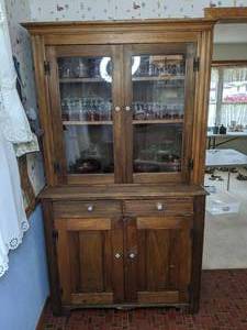 lot 9 image: Vintage Wooden Display Cabinet with Cupboard and Drawers