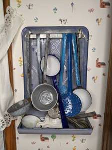 lot 474 image: Vintage Kitchen Utensils with DisplayOrganizing Rack (Ladles, Juicer, Whisk, and more)