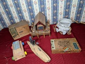 lot 434 image: Antique Collection of Wooden Toy Car, Russell Grader Mfg Co. Cigar Box, Wooden Fish Shop Bird House and More