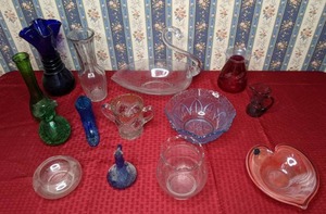 lot 648 image: Vintage and Modern Glassware  Vases, Bowls and Small Containers, Murano, Pressed Glass