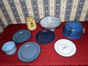 lot 425 image: Vintage Assortment of Kitchenware Tea Kettle, Coffee Pot with Lid, Plates, Cooking Pot and Strainer