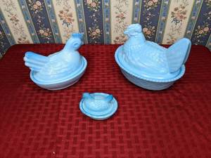 lot 415 image: Three Vintage Blue Milk Glass Hen on Nests