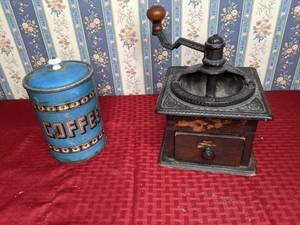 lot 419 image: Antique Franco American Hand Crank Coffee Grinder