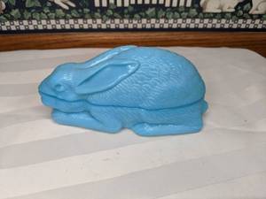 lot 403 image: Vintage Portieux Blue Opaline Bunny Dish