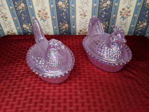 lot 410 image: Two Vintage Pink Carnival Glass Hen on Nests